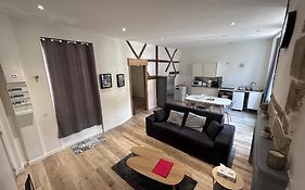 Bel Appartement En Coeur De Ville - 20 Minutes Du Pal